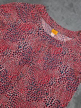 Ruby Rd. 2X Red, Navy and White Petal-Print Short Sleeve Top